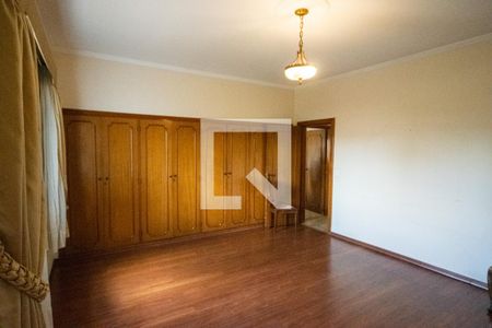 Casa à venda com 200m², 3 quartos e 3 vagasSuíte