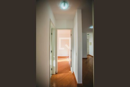 Corredor - Quartos de apartamento para alugar com 2 quartos, 62m² em Vila da Saúde, São Paulo