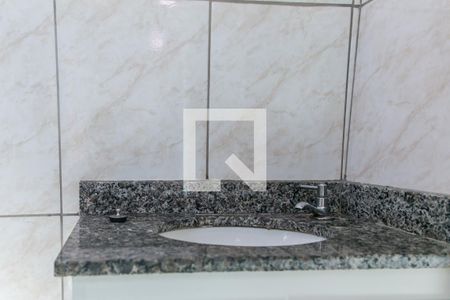 Banheiro de apartamento para alugar com 1 quarto, 30m² em Parque Edu Chaves, São Paulo