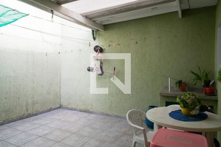 Casa à venda com 130m², 3 quartos e 2 vagas Casa à venda com 130m², 3 quartos e 2 vagasQuintal