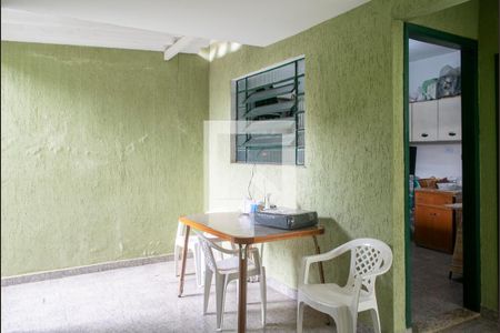 Casa à venda com 130m², 3 quartos e 2 vagas Casa à venda com 130m², 3 quartos e 2 vagasQuintal