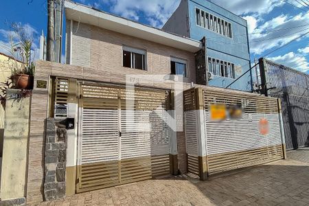 Casa à venda com 200m², 2 quartos e 2 vagas Casa à venda com 200m², 2 quartos e 2 vagasFachada