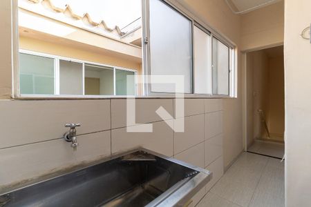 Casa à venda com 200m², 2 quartos e 2 vagas Casa à venda com 200m², 2 quartos e 2 vagasLavanderia
