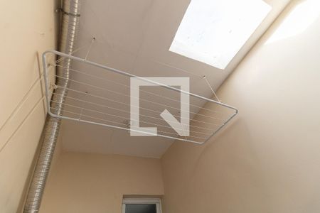 Casa à venda com 200m², 2 quartos e 2 vagas Casa à venda com 200m², 2 quartos e 2 vagasLavanderia