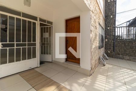 Casa à venda com 200m², 2 quartos e 2 vagas Casa à venda com 200m², 2 quartos e 2 vagasEntrada