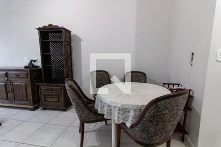 Detalhe da sala de estar de apartamento para alugar com 2 quartos, 100m² em Canto do Forte, Praia Grande