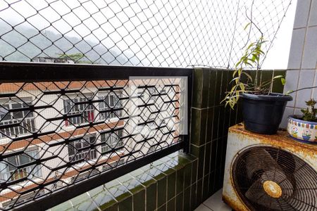 Apartamento para alugar com 100m², 2 quartos e 1 vaga Apartamento para alugar com 100m², 2 quartos e 1 vagaDetalhe da varanda da sala