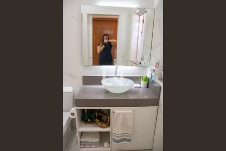 Casa à venda com 270m², 4 quartos e 2 vagas Casa à venda com 270m², 4 quartos e 2 vagasBanheiro 2