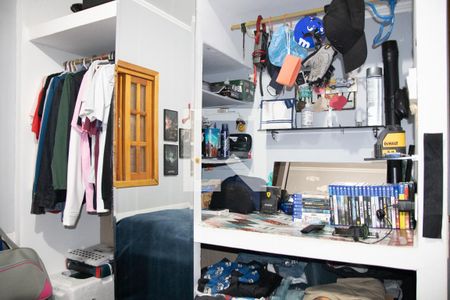 Casa à venda com 270m², 4 quartos e 2 vagas Casa à venda com 270m², 4 quartos e 2 vagasQuarto 1