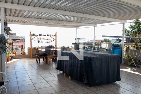 Casa à venda com 270m², 4 quartos e 2 vagas Casa à venda com 270m², 4 quartos e 2 vagasQuintal