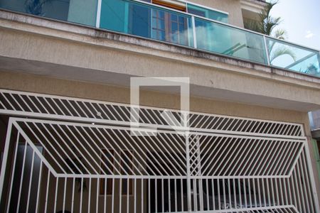 Casa à venda com 270m², 4 quartos e 2 vagas Casa à venda com 270m², 4 quartos e 2 vagasFachada