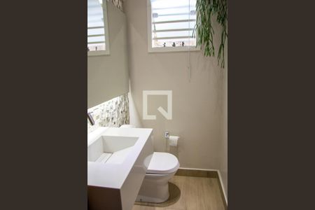 Casa à venda com 270m², 4 quartos e 2 vagas Casa à venda com 270m², 4 quartos e 2 vagasBanheiro 3