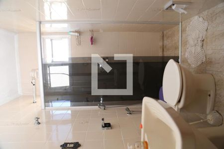 Banheiro de apartamento para alugar com 1 quarto, 55m² em Caiçara, Praia Grande