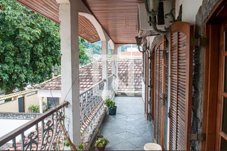 Casa à venda com 500m², 6 quartos e 12 vagasvaranda quarto 1 e 2