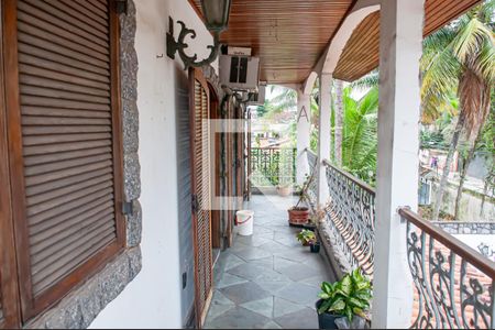 Casa à venda com 500m², 6 quartos e 12 vagasvaranda quarto 1 e 2