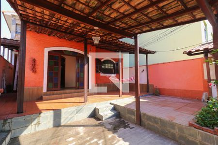 Casa à venda com 85m², 2 quartos e 1 vaga Casa à venda com 85m², 2 quartos e 1 vagaFachada