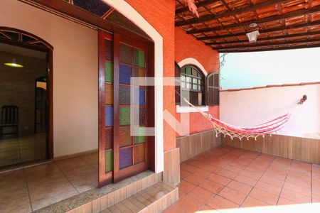 Casa à venda com 85m², 2 quartos e 1 vaga Casa à venda com 85m², 2 quartos e 1 vagaVaranda