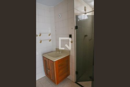 Banheiro de apartamento para alugar com 1 quarto, 42m² em Bom Retiro, São Paulo