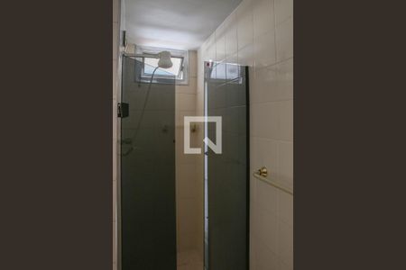 Banheiro de apartamento para alugar com 1 quarto, 42m² em Bom Retiro, São Paulo