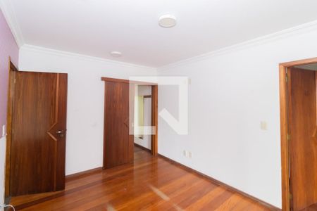 Casa à venda com 280m², 5 quartos e 6 vagasQuarto Suíte 1