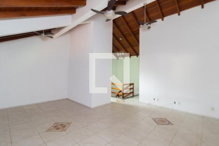 Casa à venda com 280m², 5 quartos e 6 vagasSótão