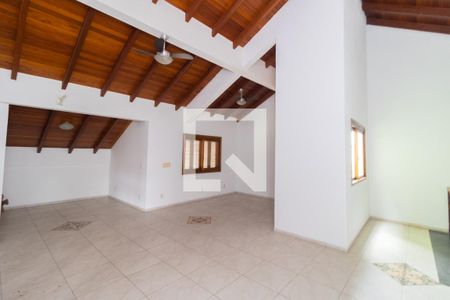 Casa à venda com 280m², 5 quartos e 6 vagasSótão