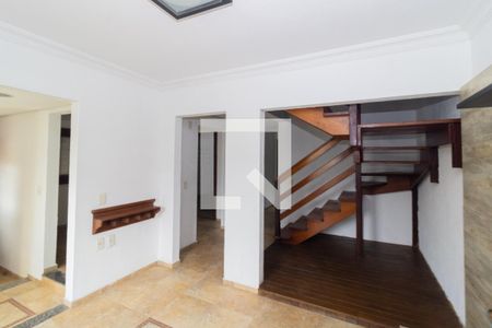 Casa à venda com 280m², 5 quartos e 6 vagasSala