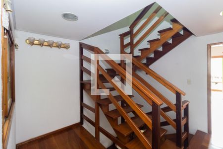 Escada de casa à venda com 5 quartos, 280m² em Estância Velha, Canoas