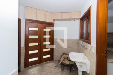 Casa à venda com 280m², 5 quartos e 6 vagasÁrea de Serviço