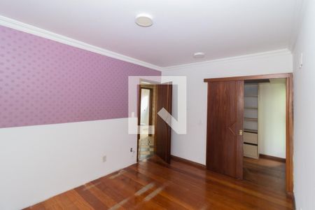 Casa à venda com 280m², 5 quartos e 6 vagasQuarto Suíte 1