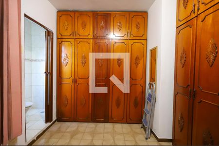 Casa à venda com 140m², 5 quartos e 2 vagasSuíte