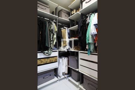 Apartamento à venda com 392m², 4 quartos e 2 vagasCloset suíte 1