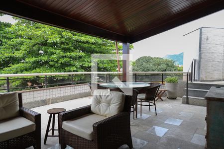 Apartamento à venda com 392m², 4 quartos e 2 vagasVaranda da sala 