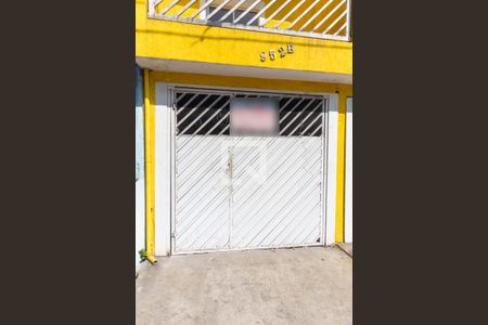 Casa à venda com 70m², 2 quartos e 2 vagas Casa à venda com 70m², 2 quartos e 2 vagasFachada