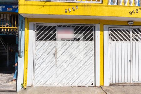 Casa à venda com 70m², 2 quartos e 2 vagas Casa à venda com 70m², 2 quartos e 2 vagasFachada