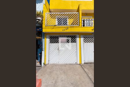 Casa à venda com 70m², 2 quartos e 2 vagas Casa à venda com 70m², 2 quartos e 2 vagasFachada