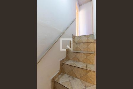 Casa à venda com 70m², 2 quartos e 2 vagas Casa à venda com 70m², 2 quartos e 2 vagasEscada