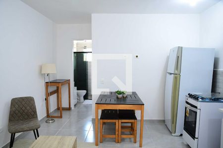 Sala e cozinha de casa para alugar com 1 quarto, 31m² em Jardim Colibri, Cotia