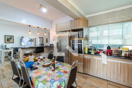 Casa à venda com 246m², 4 quartos e 3 vagasCozinha