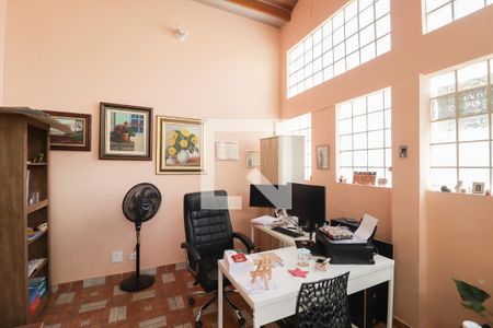 Escritório de casa para alugar com 4 quartos, 256m² em Jardim Carlu, São Paulo