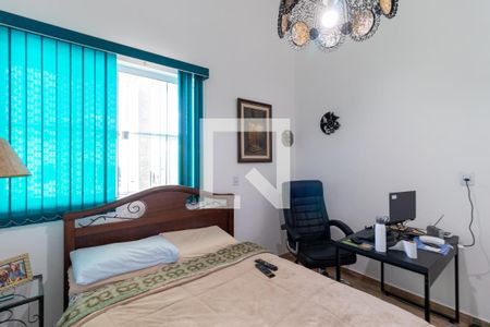 Casa à venda com 246m², 4 quartos e 3 vagasSuíte - 2º andar