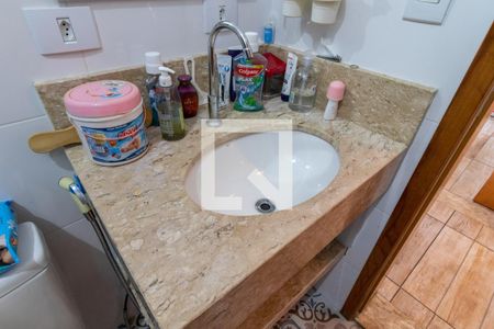 Casa à venda com 246m², 4 quartos e 3 vagasBanheiro 1