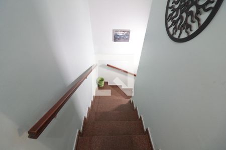 Casa à venda com 200m², 3 quartos e 2 vagasEscada