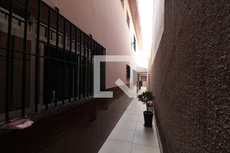 Casa à venda com 200m², 3 quartos e 2 vagasCorredor externo