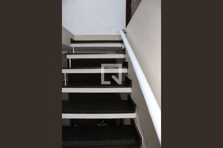 Sala Escada de casa para alugar com 4 quartos, 210m² em Vila Virginia, Itaquaquecetuba