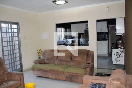 Sala de casa para alugar com 4 quartos, 210m² em Vila Virginia, Itaquaquecetuba