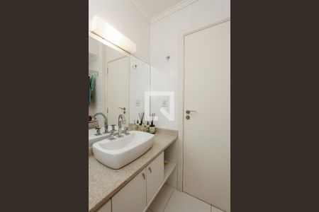 Apartamento à venda com 127m², 3 quartos e 2 vagasBanheiro social