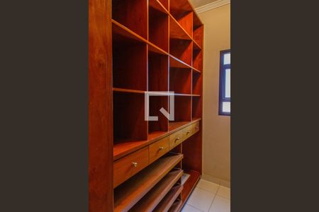 Casa à venda com 150m², 4 quartos e 2 vagasCloset