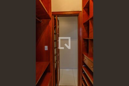 Casa à venda com 150m², 4 quartos e 2 vagasCloset