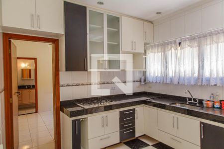 Casa à venda com 150m², 4 quartos e 2 vagasCozinha